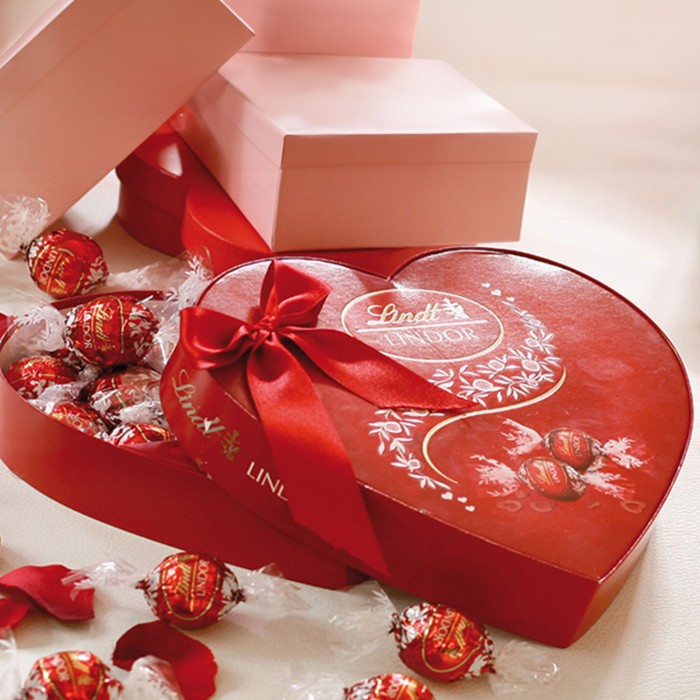 K p Lindt LINDOR Hj rta Chokladask Mj lkchoklad 200g P Delitea se K p Lindt LINDOR Hj rta Chokladask Mj lkchoklad 200g P Delitea se